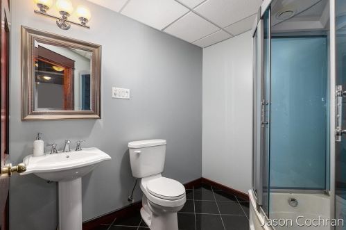 907 Wealthy St, Grand Rapids MI 49506-1515 exterior