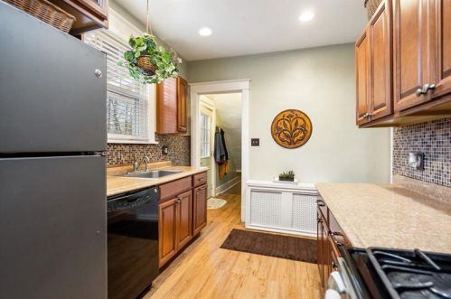 556 Perry Hwy, Pittsburgh PA 15229-2723 exterior