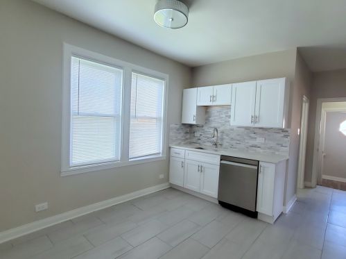 6219 Nagle Ave, Chicago IL 60638-4207 exterior