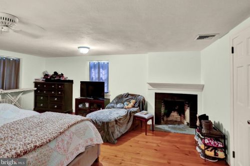 886 Vaughn Rd, Pottstown PA exterior