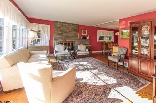 1490 Fox Trl, Mountainside NJ 07092-1301 exterior