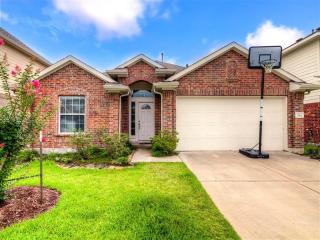2814 Lockeridge Cove Dr, Spring TX  77386-7024 exterior