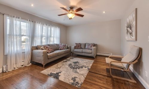 31 Ravenwood St, Springfield MA 01119-2202 exterior