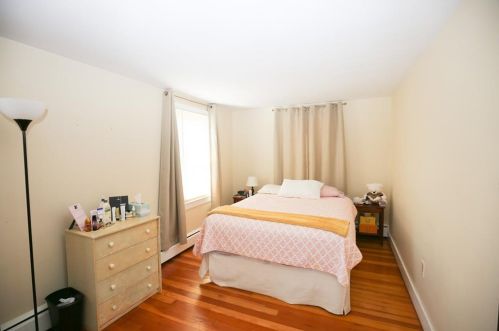 76 Kay Blvd, Middletown RI 02840-2318 exterior