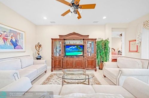 6786 Watertown Dr, Boynton Beach FL 33437-3922 exterior