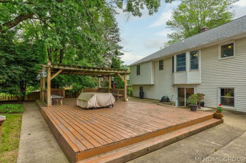 1854 Pinnacle Dr, Wyoming MI  49519 exterior