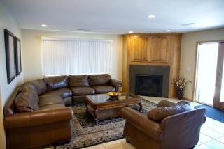 9424 Holmes Plz, Omaha NE  68127-2309 exterior