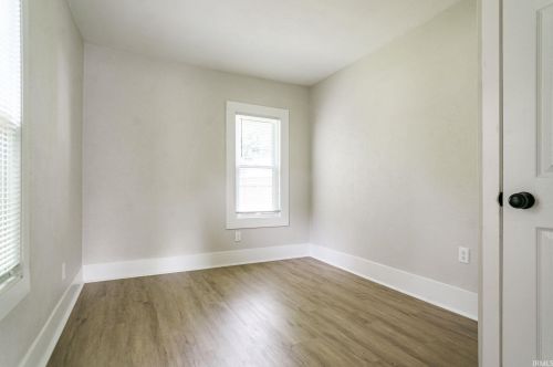 1617 Linden Ave, Mishawaka IN 46544 exterior