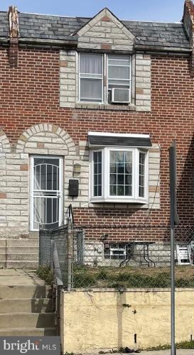 229 Golf Rd, Darby, PA 19023-1318