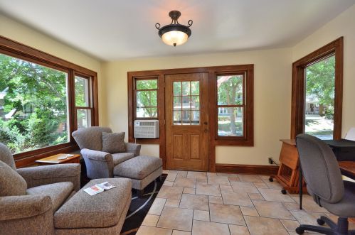 1524 54th St, Milwaukee, WI 53214-5204