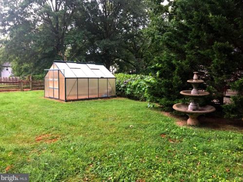 8432 Leaf Rd, Alexandria VA  22309-1708 exterior