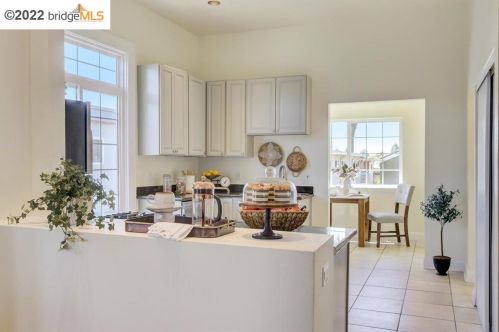 1522 Harmon St, Berkeley CA 94703-2415 exterior