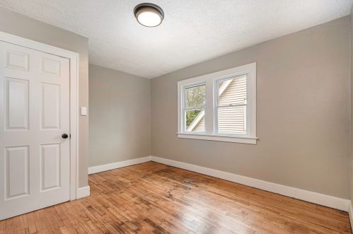 1928 Stafford Ave, Grand Rapids MI 49507-2353 exterior