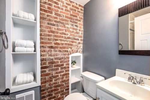 1448 D St, Washington DC  20002-5402 exterior