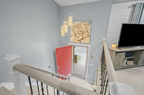 7 Colvintown Rd, Coventry, RI 02816-8507