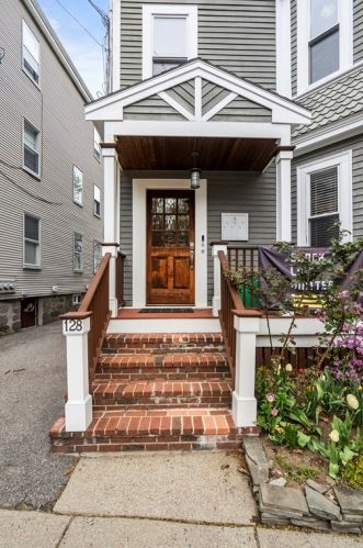 128 Chestnut St, Brookline MA  02445-7538 exterior