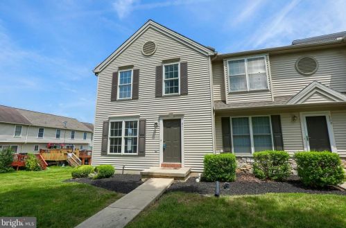 211 Banyan Circle Dr, Lancaster, PA 17603-4489