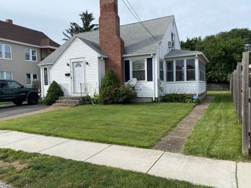 34 Quebec St, Springfield, MA 01151-1211