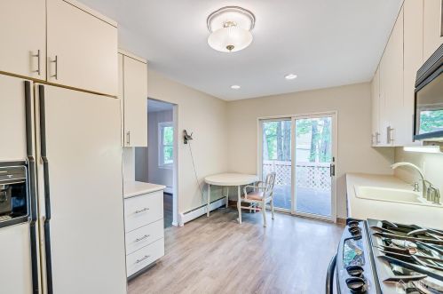 11 Falcon Dr, Edison NJ 08820-2759 exterior