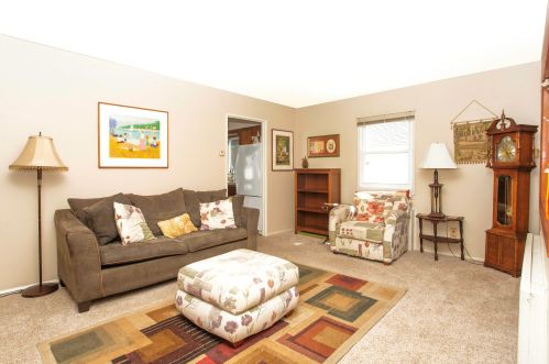 3220 90th St, Milwaukee, WI 53227-4402