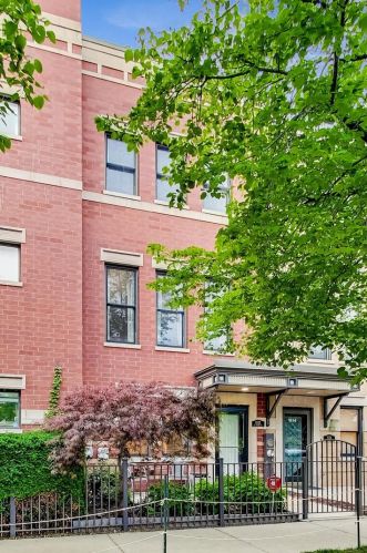 1032 Crosby St, Chicago IL  60610-2404 exterior