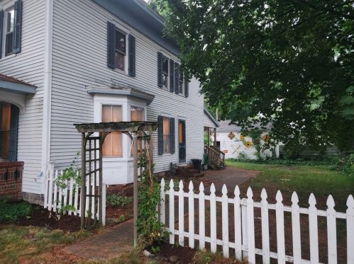 206 Michigan Ave, Dowagiac MI 49047-1908 exterior