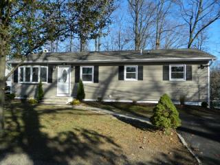 51 Tufts Trl, Hopatcong, NJ 07843-1131