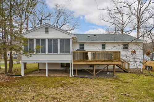 190 Mayflower Ln, Meriden CT 06450-3522 exterior