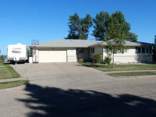 1242 Morningside St, Bismarck, ND 58501-3176