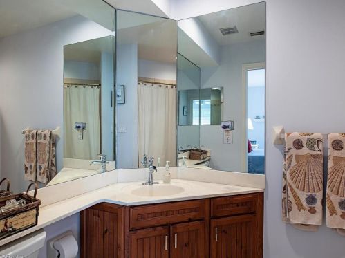 4024 Crayton Rd, Naples FL 34103-3576 exterior