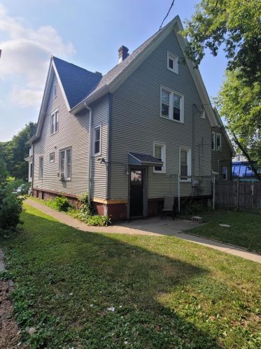 2852 Holton St, Milwaukee, WI 53212-2522