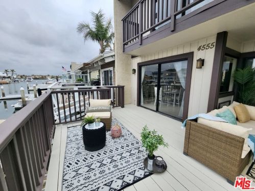 4555 Falkirk Bay, Oxnard CA 93035-3743 exterior