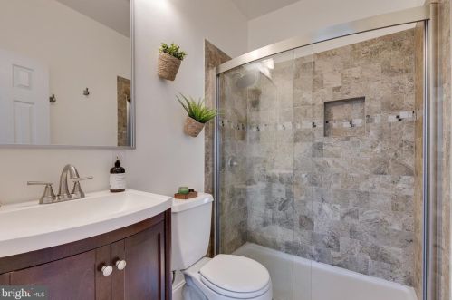 145 U St, Washington DC 20001-2338 exterior