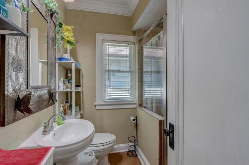 2106 34, Milwaukee WI 53215-2301 exterior