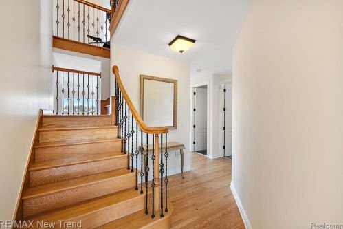 692 Appalachi St, Walled Lake MI  48390-1005 exterior