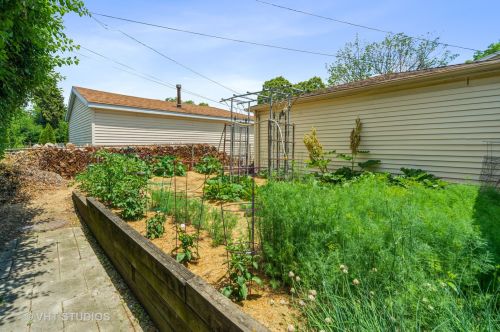 790 Eastland St, Elmhurst, IL 60126-1708