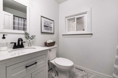 123 Travis St, Grand Rapids MI 49505-4638 exterior