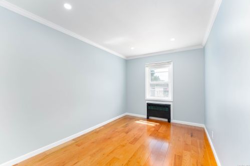 1153 223 St, Bronx NY 10466-5832 exterior