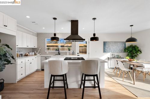 2796 Courtland Dr, Concord CA  94520-4720 exterior