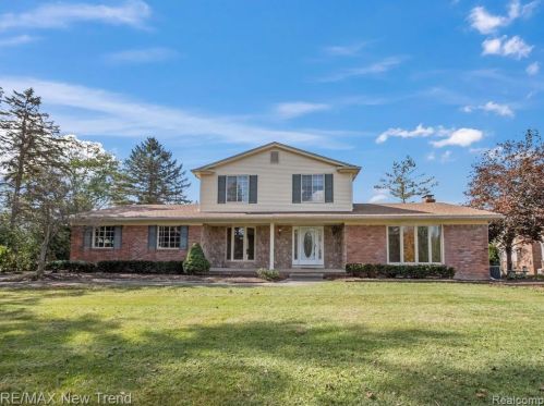 4851 Winewood Ln, Commerce Township, MI 48382-1540