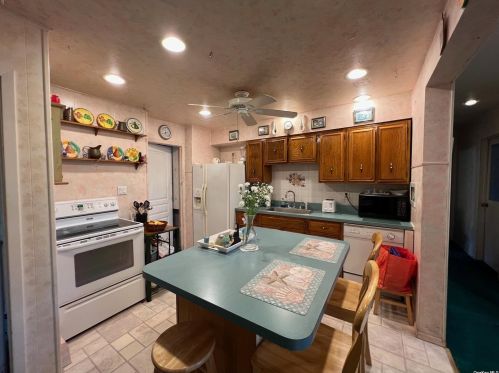 1040 Walnut Ave, Bohemia NY 11716-2176 exterior