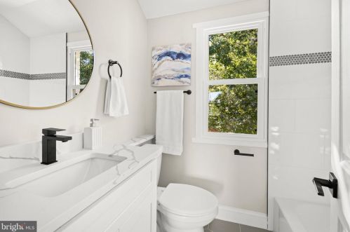 6106 Kings Hwy, Alexandria VA 22303-2416 exterior