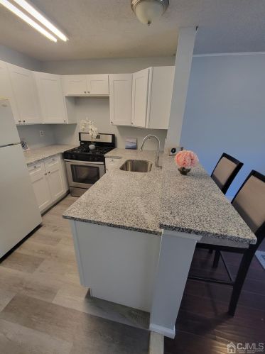 516 Edpas Rd, New Brunswick NJ 08901-3808 exterior