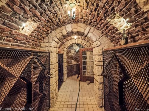 2009 Victoria Hl, Rochester MI exterior