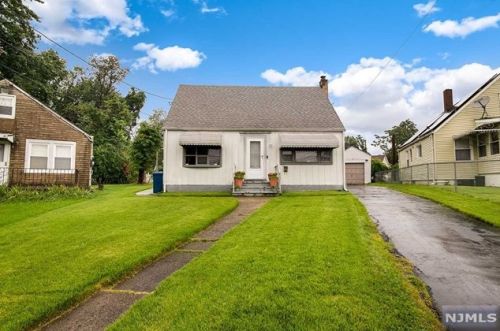 15 Colonial Ave, Paterson NJ 07502-1404 exterior