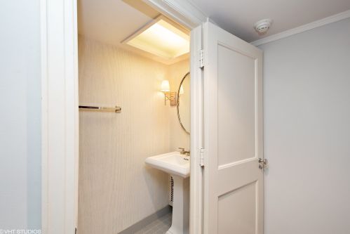 1442 Astor St, Chicago IL  60610-1615 exterior