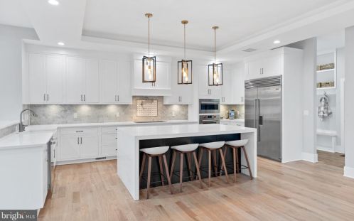 6714 Van Fleet Dr, Mc Lean VA  22101-5140 exterior