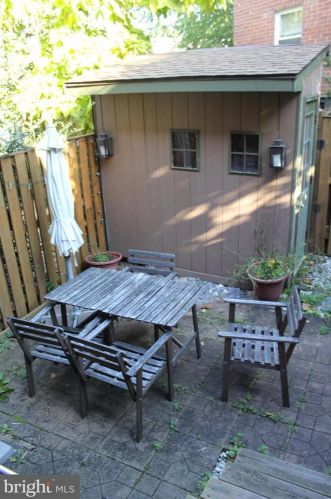 1735 Cameron St, Alexandria VA  22314-2706 exterior