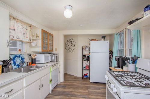 708 Coit Ave, Grand Rapids MI 49503-2737 exterior