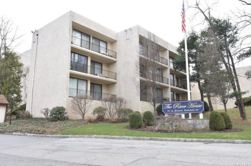 150 Overlook Ave, Peekskill NY 10566-3009 exterior